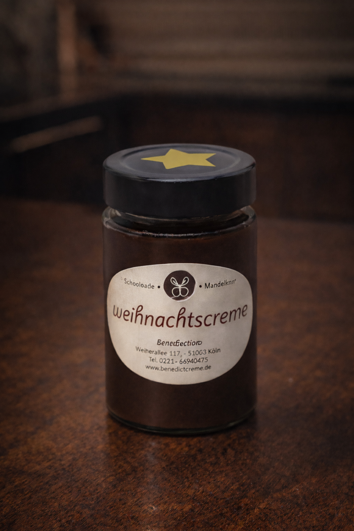 Weihnachtliche Schoko-Creme aus einer Kölner Schokoladenmanufaktur.